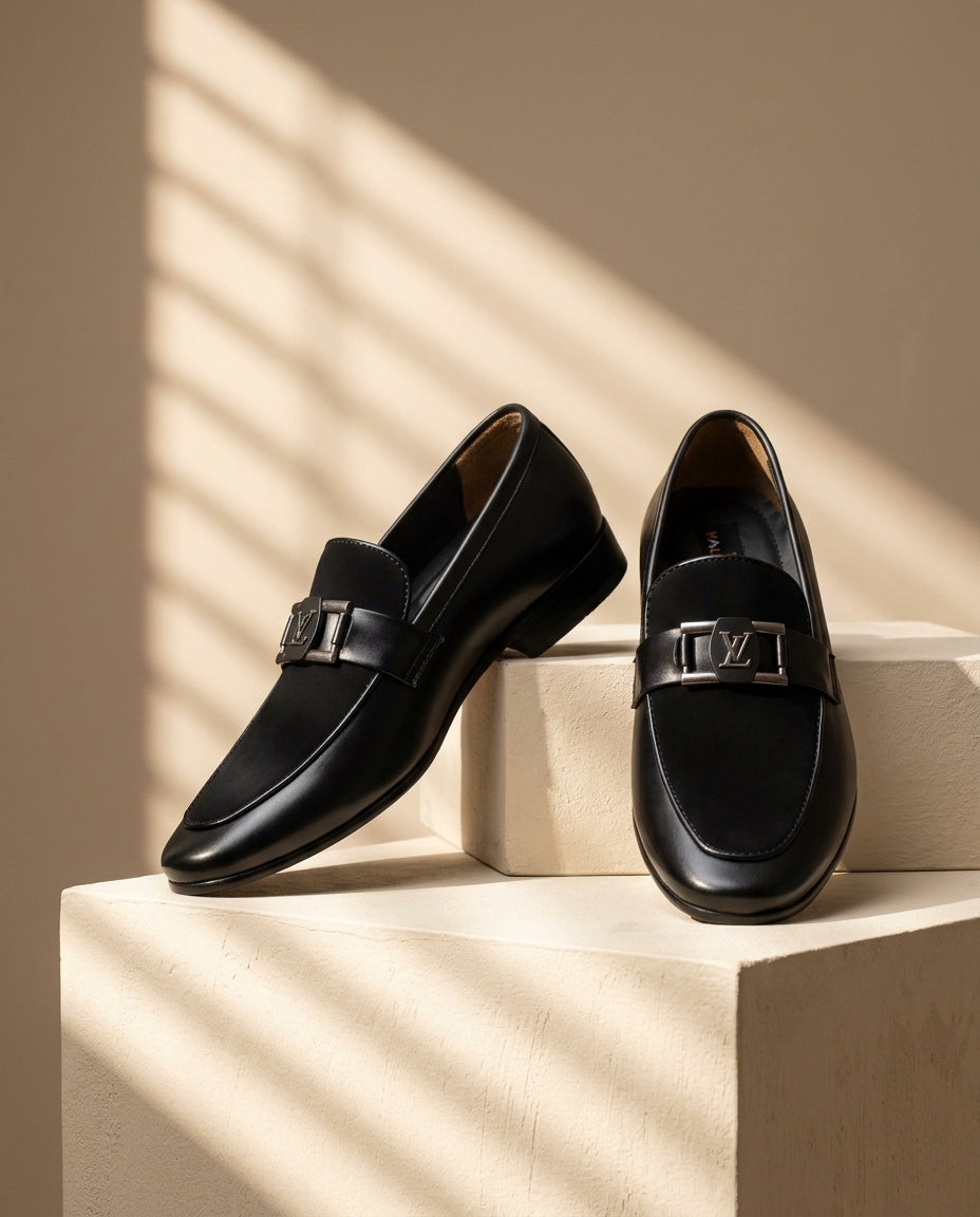 Men’s Classic Leather Formal Loafers with Metallic Buckle Accent – Black